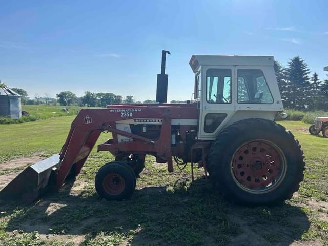 Image of International Harvester 1066 equipment image 1