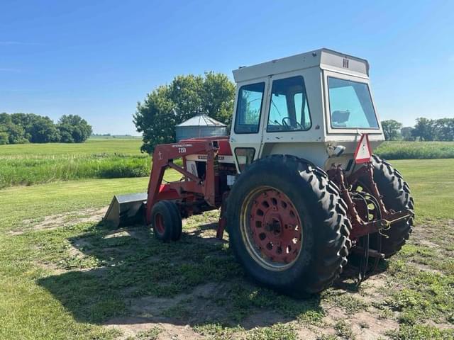 Image of International Harvester 1066 equipment image 2
