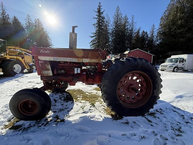 Image of International Harvester 1066 equipment image 2