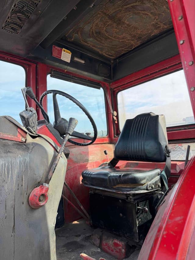Image of International Harvester 1466 equipment image 4