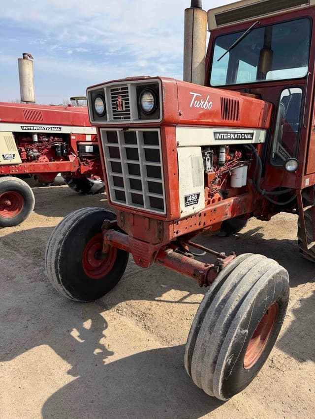 Image of International Harvester 1466 equipment image 1