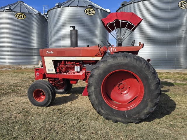 Image of International Harvester 1466 equipment image 3