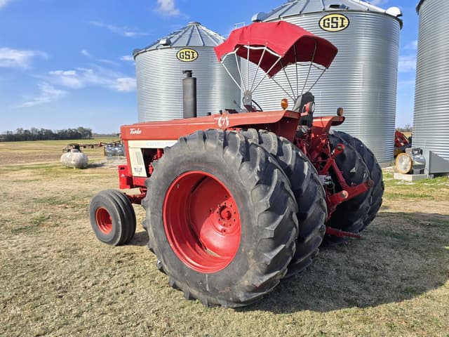 Image of International Harvester 1466 equipment image 4