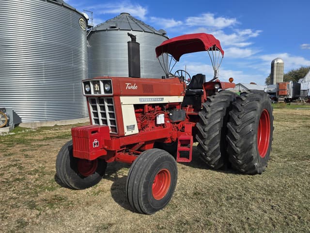 Image of International Harvester 1466 equipment image 1