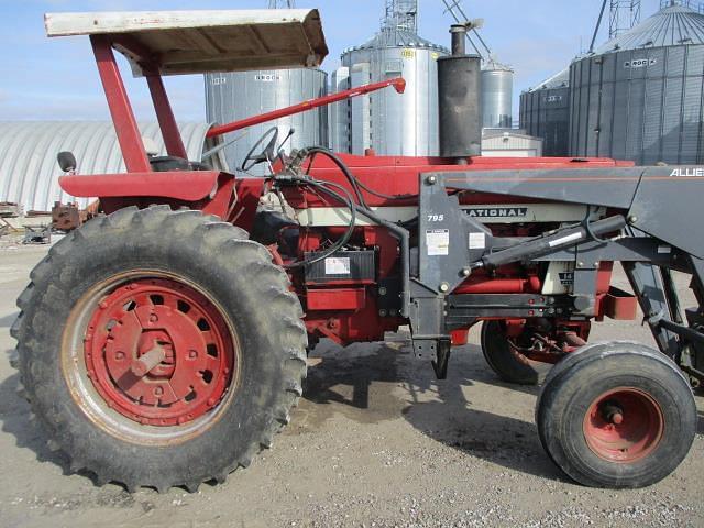 Image of International Harvester 1466 equipment image 2