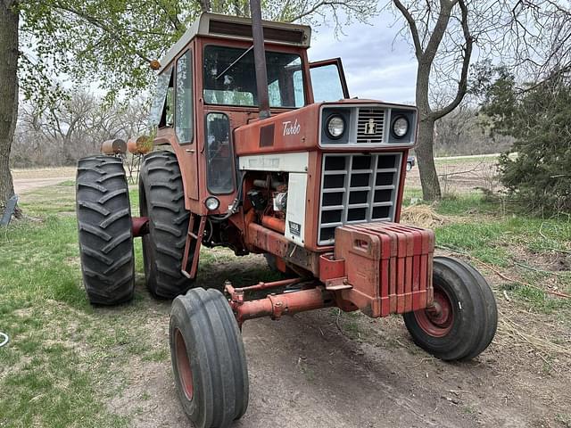 Image of International Harvester 1466 equipment image 1