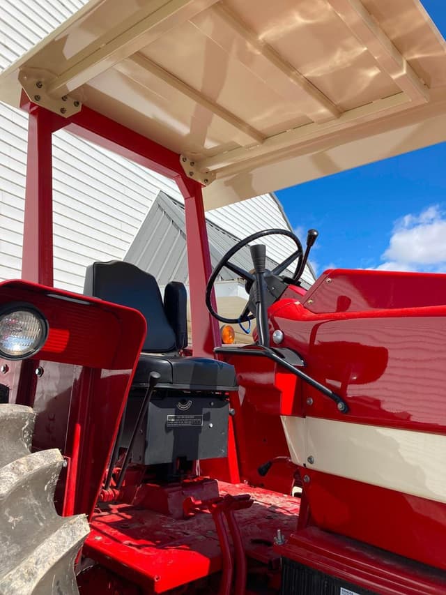 Image of International Harvester 1468 equipment image 4