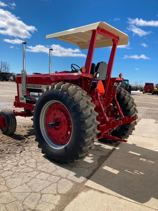 Image of International Harvester 1468 equipment image 2