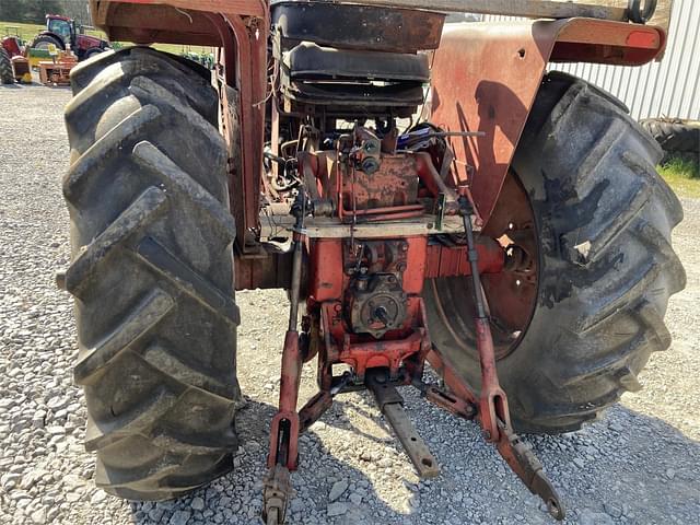 Image of International Harvester 666 equipment image 3