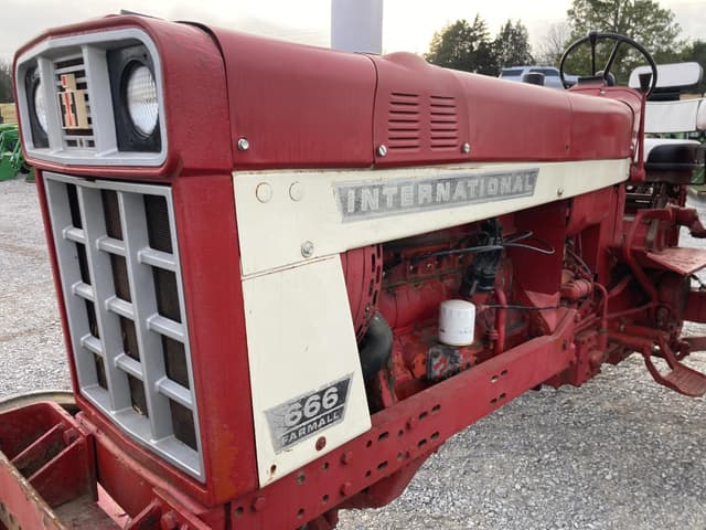 Image of International Harvester 666 equipment image 3