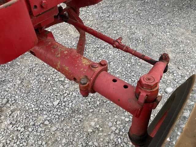 Image of International Harvester 666 equipment image 4