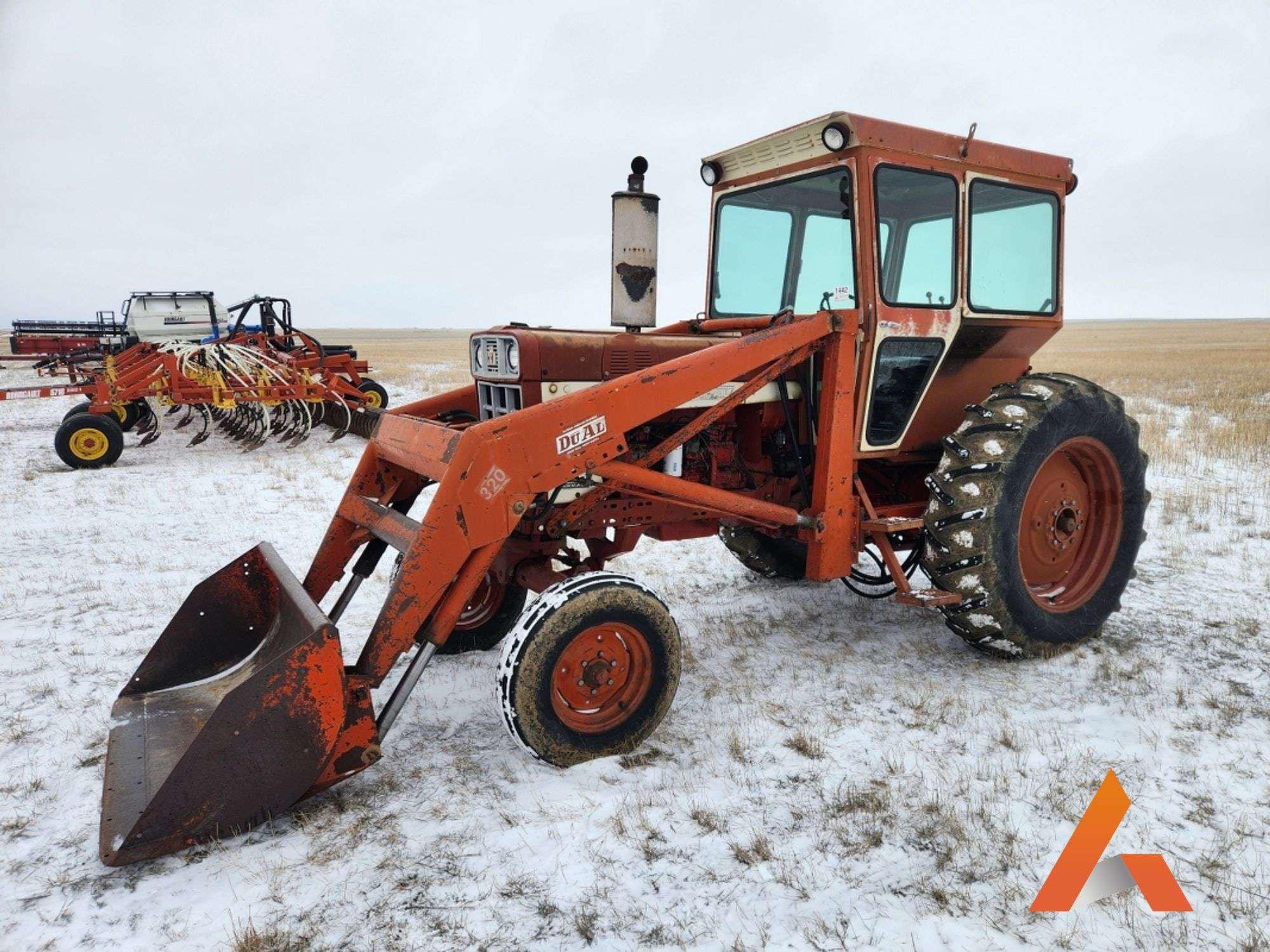 Main image International Harvester 666