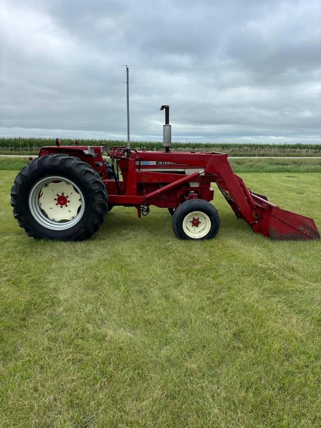 Image of International Harvester 674 equipment image 3