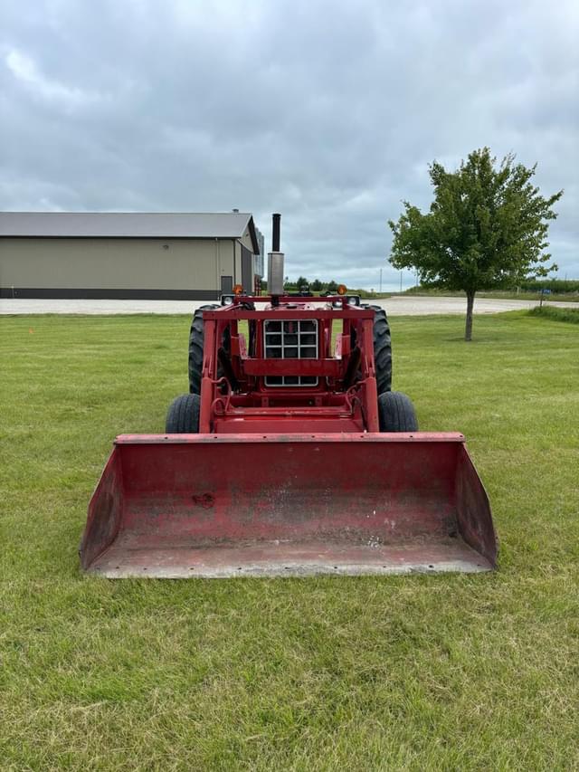 Image of International Harvester 674 equipment image 1