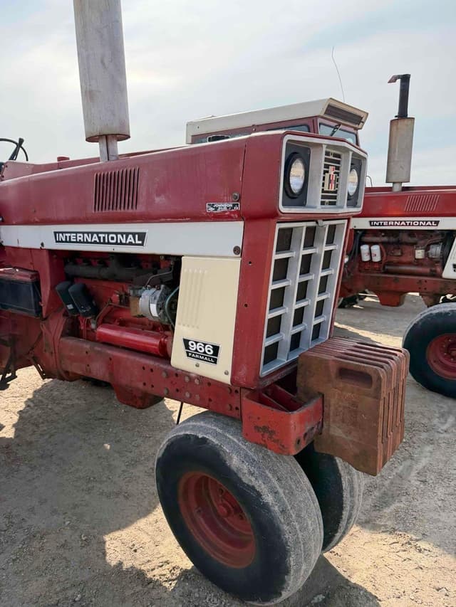Image of International Harvester 966 equipment image 3