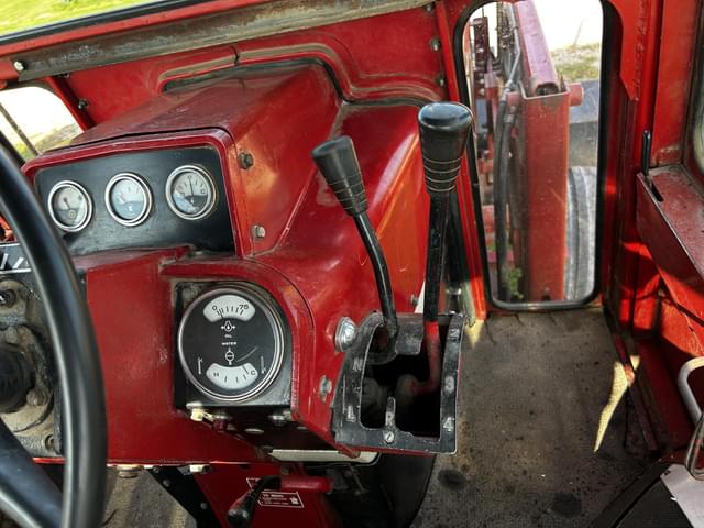 Image of International Harvester 966 equipment image 4