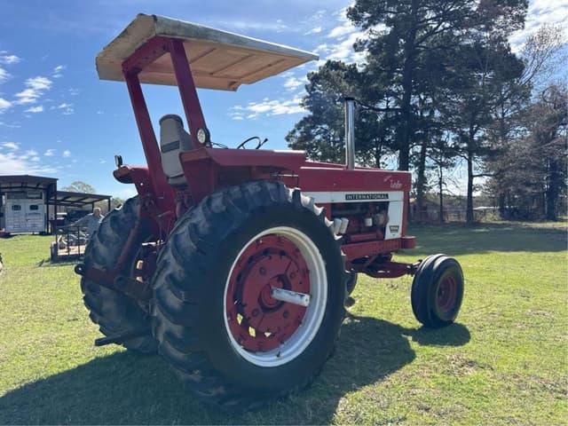Image of International Harvester 1066 equipment image 4
