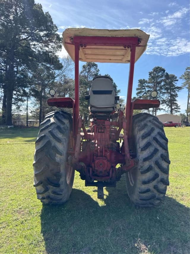 Image of International Harvester 1066 equipment image 3