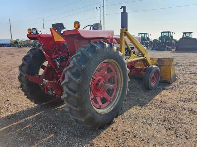 Image of International Harvester 666 equipment image 2