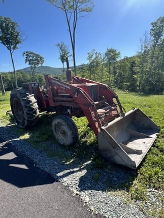 Image of International Harvester 674 equipment image 1