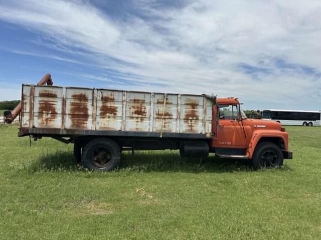 Image of International Loadstar 1600 equipment image 1