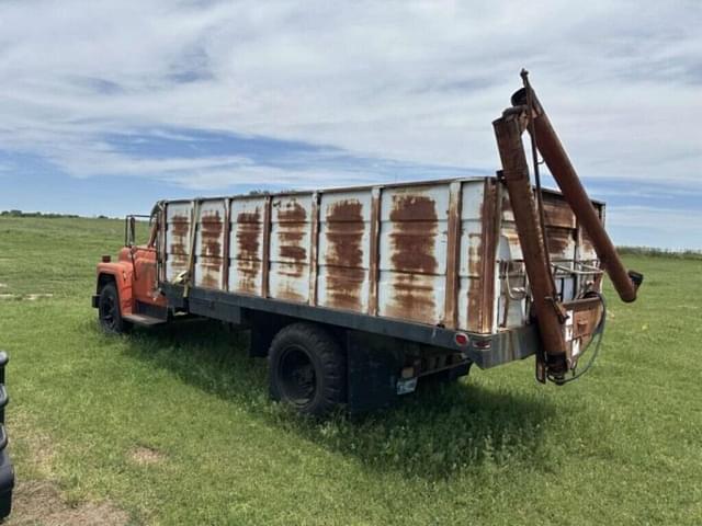 Image of International Loadstar 1600 equipment image 3