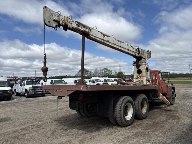 Image of International Loadstar equipment image 3
