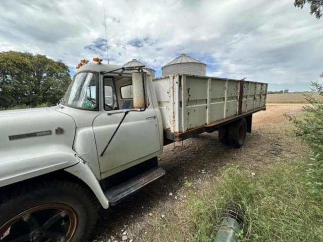 Image of International Loadstar 1600 equipment image 3