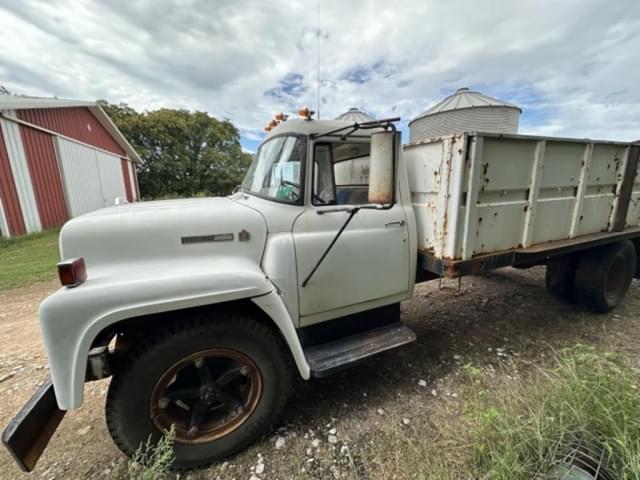 Image of International Loadstar 1600 equipment image 2