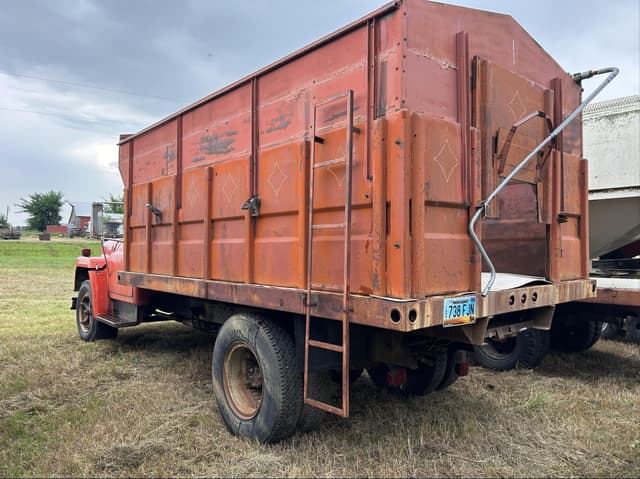 Image of International Loadstar equipment image 3