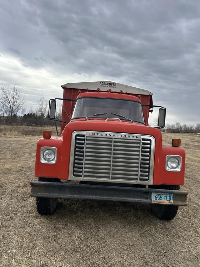 Image of International Loadstar 1700 equipment image 1