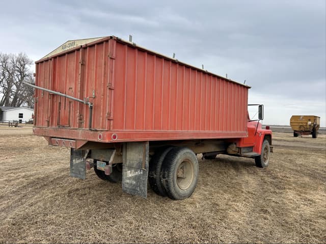 Image of International Loadstar 1700 equipment image 4