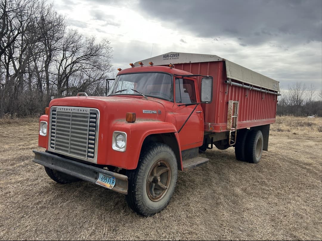 Image of International Loadstar 1700 Primary image