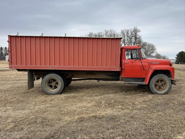 Image of International Loadstar 1700 equipment image 3