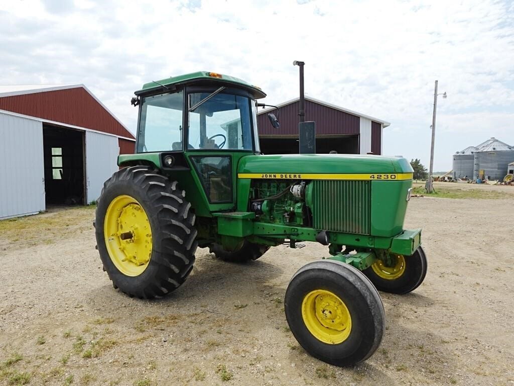 1974 John Deere 4230 Equipment Image0