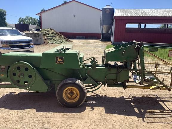 Image of John Deere 336 equipment image 3