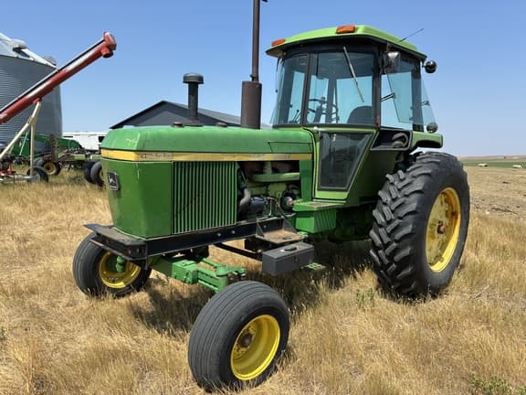 Image of John Deere 4230 equipment image 1
