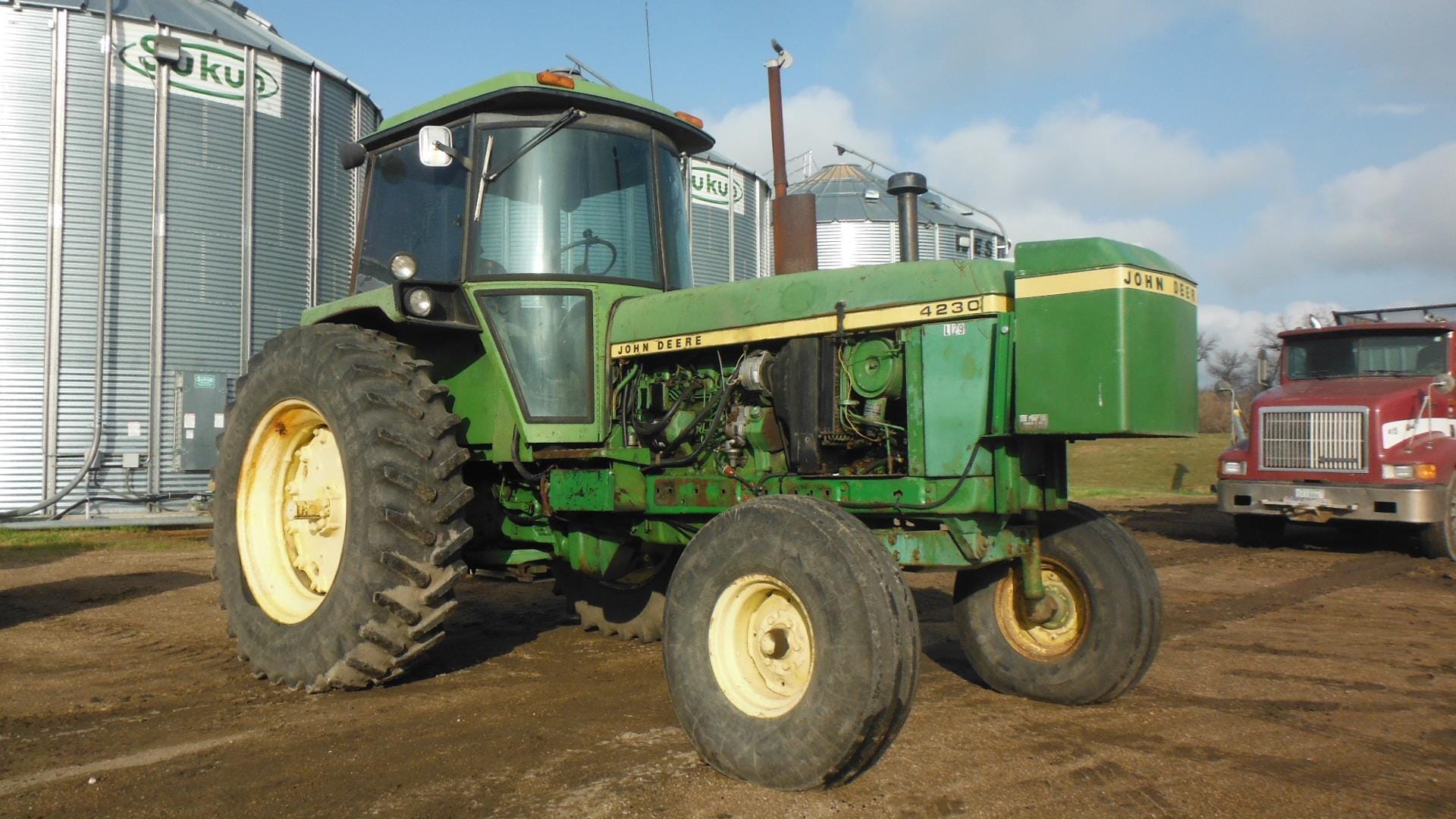 Main image John Deere 4230