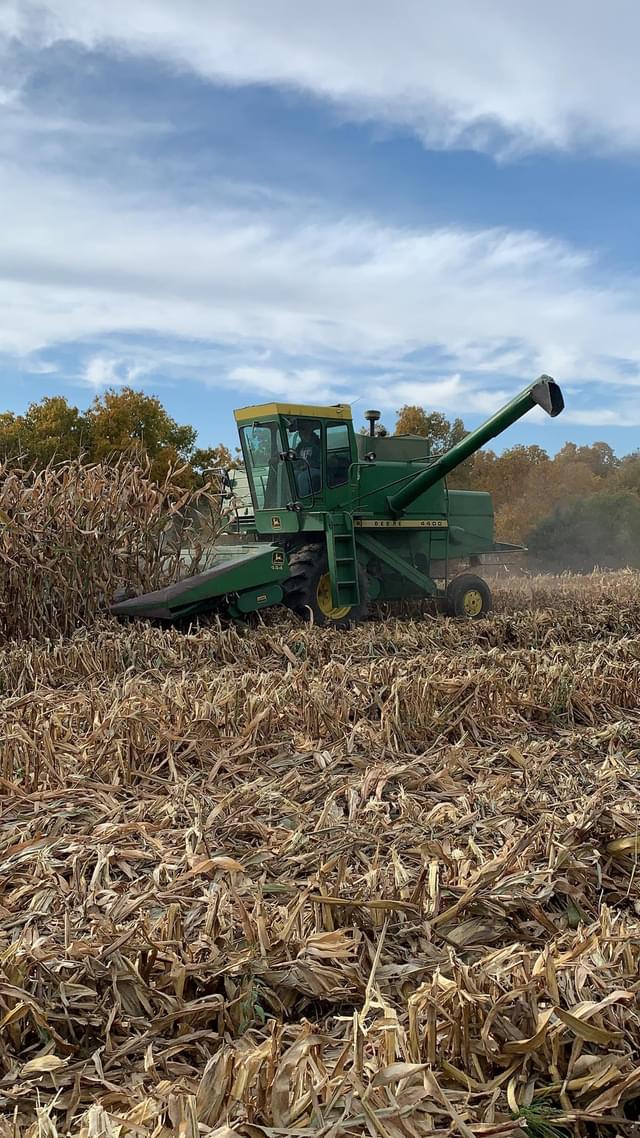 Image of John Deere 4400 equipment image 3