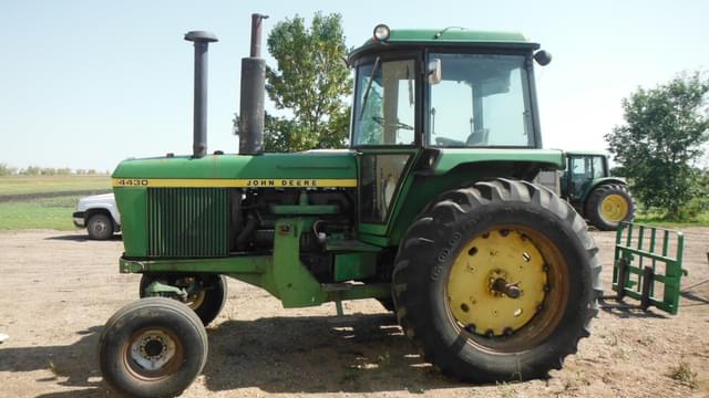 Image of John Deere 4430 equipment image 2