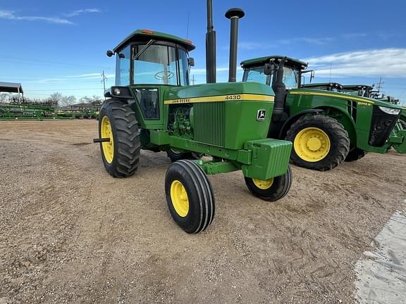 Image of John Deere 4430 equipment image 2