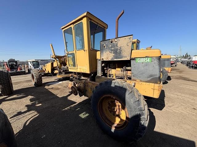 Image of John Deere 570A equipment image 3