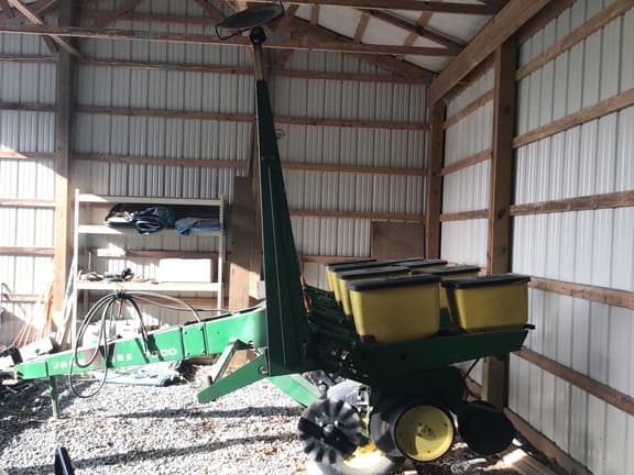 Image of John Deere 7000 Primary image