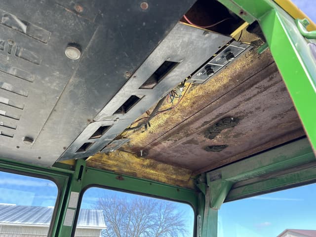 Image of John Deere 7020 equipment image 2