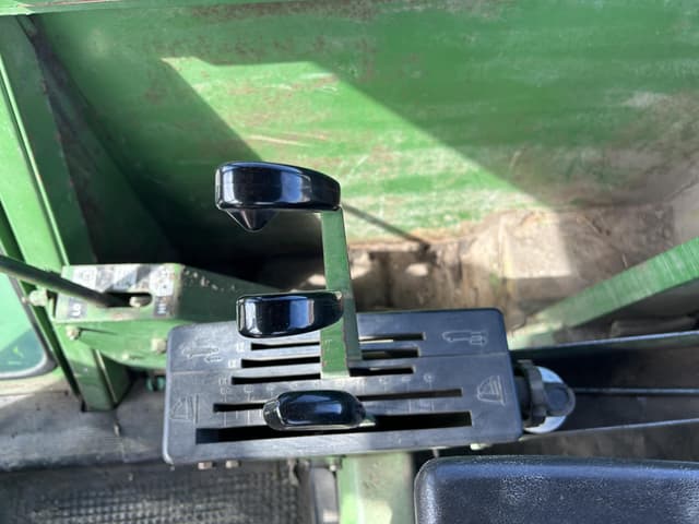 Image of John Deere 7020 equipment image 4
