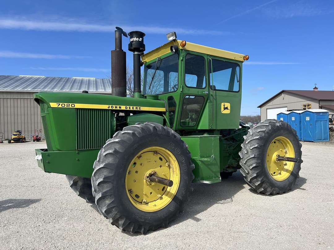 Image of John Deere 7020 Primary image