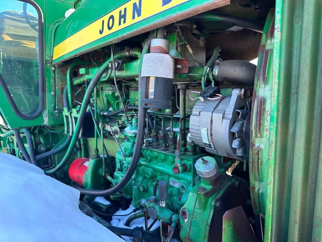 Image of John Deere 7520 equipment image 4