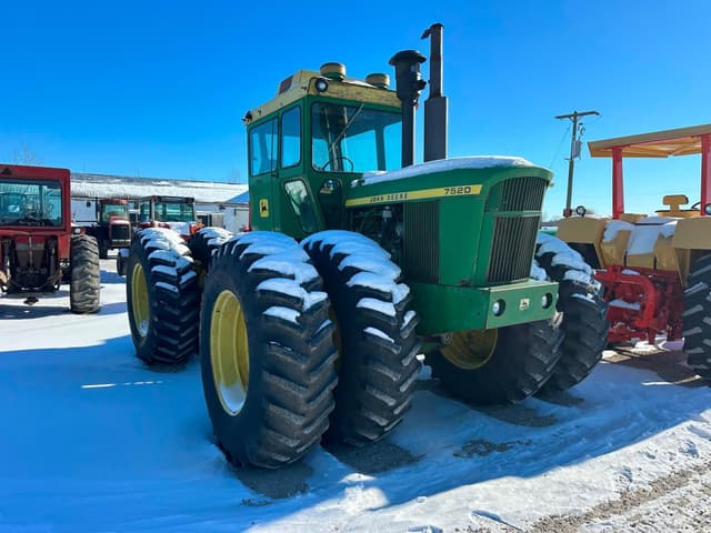 Image of John Deere 7520 equipment image 2
