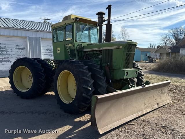 Image of John Deere 7520 equipment image 2