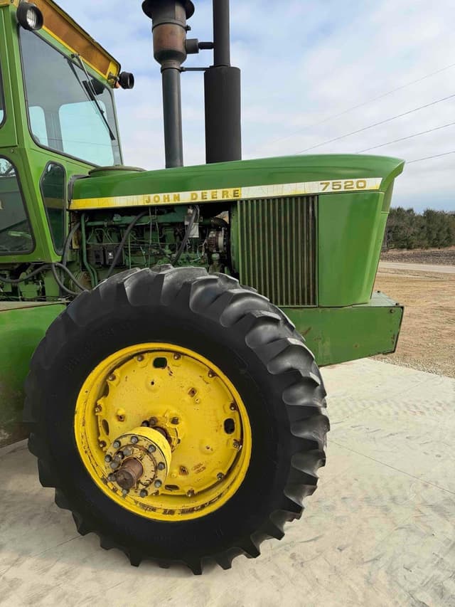 Image of John Deere 7520 equipment image 3
